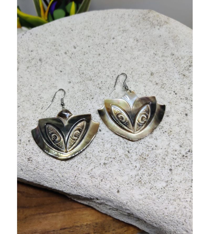 Boucles d'Oreilles Nacre Gravée Tahiti Taille cm